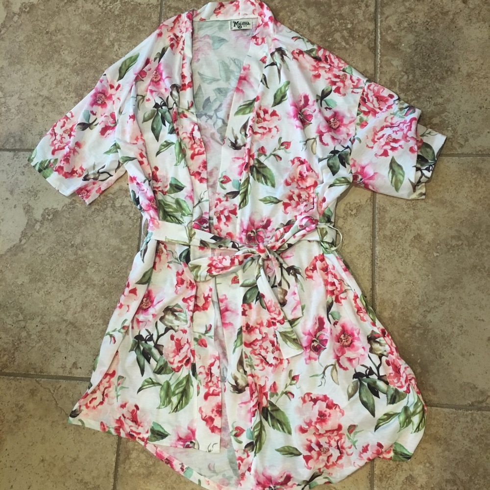 NWOT Show me your MuMu pink flower robe